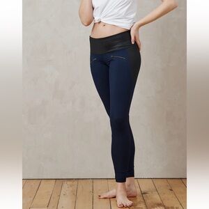 ADAY Throw and Roll Navy Blue and Black Leggings Size Small S